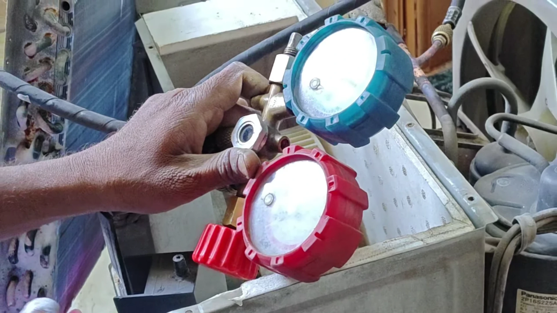 Eco-Friendly AC Gas Charging & Leak Prevention